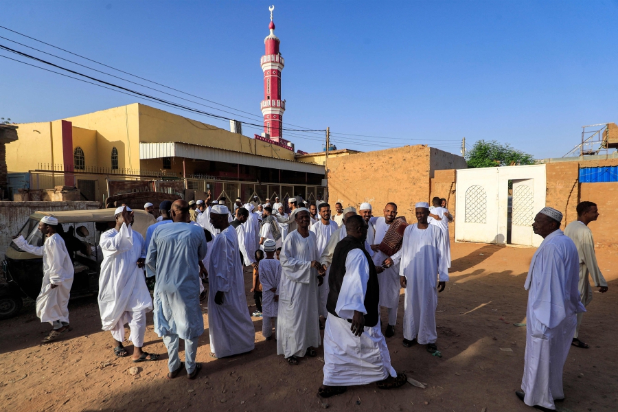 Muslim worshippers greet each other after prayers on the first day of Eid al-Fitr, which marks the end of the holy fasting month of Ramadan, at al-Hara al-Rabaa Mosque in the Juraif Gharb neighbourhood of Khartoum. (Photo by AFP)