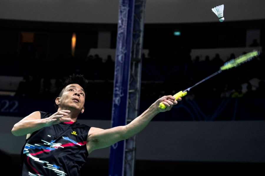 Para shuttler Cheah Liek Hou extended his amazing gold haul at the Asean Para Games (APG) to 13 after defending his men’s singles SU5 (upper body impairment) title in Solo, Indonesia today. - BERNAMA pic