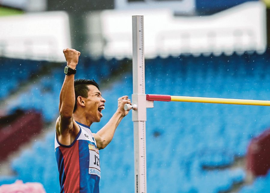 Johor’s Norshafiee Mohd Shah may have retained his gold medal in the Malaysia Games men’s high jump event at the Perak Stadium on Sunday but he failed to do better than his winning mark of 2.10m achieved in Sarawak two years ago.