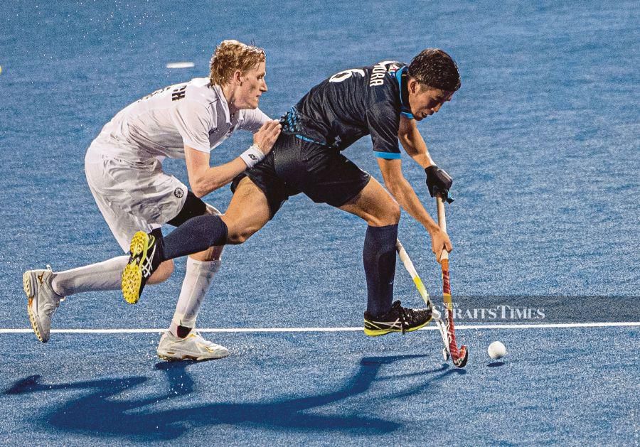 Japan’s Naru Kimura (right) in action against Canada’s Flynn McCulloch in today’s Sultan Azlan Shah Cup match at Azlan Shah Stadium, Ipoh. BERNAMA PIC 
