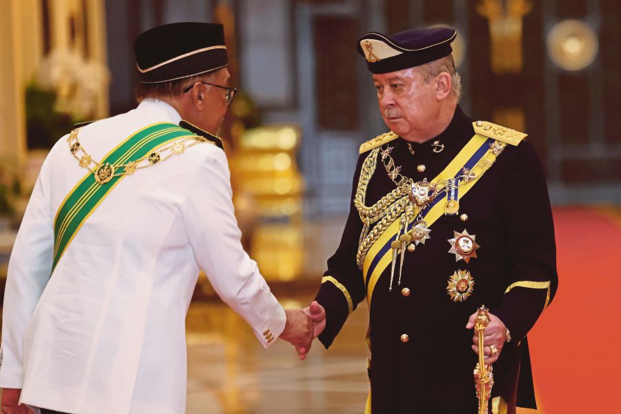 Anwar said he will continue to pledge unwavering obedience and loyalty to His Majesty and prayed that Sultan Ibrahim and all the Royal Family members be always blessed with good health, prosperity, and sovereignty. - BERNAMA pic