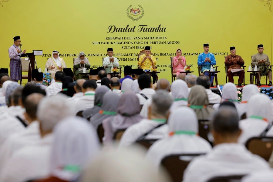 His Majesty, Sultan Ibrahim, King of Malaysia today wished a safe journey to prospective Malaysian pilgrims who will depart for the Holy Land for the 1445H/2024 Haj season today. BERNAMA PIC