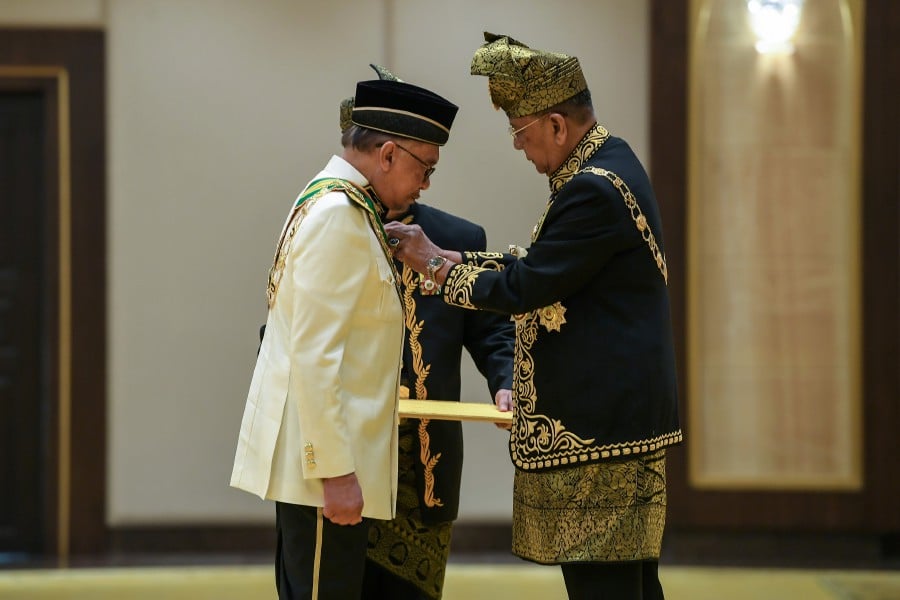The Sultan of Kedah, Al Aminul Karim Sultan Sallehuddin Sultan Badlishah, has expressed appreciation to Datuk Seri Anwar Ibrahim for the Prime Minister’s commitment to eradicating hardcore poverty in the state. BERNAMA PIC