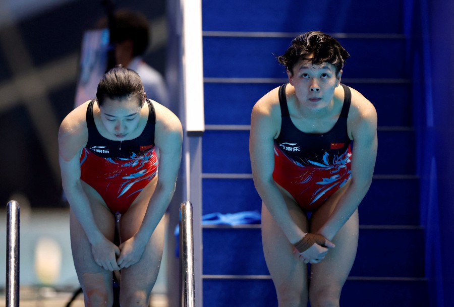 China's Chang Yani and Chen Yiwen during the women's 3m synchronised final. -REUTERS PIC