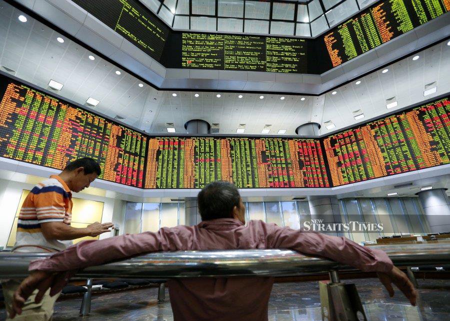 At 9.05am, the benchmark index FTSE Bursa Malaysia KLCI (FBM KLCI) eased 2.98 points to 1,588.34 from Tuesday’s close of 1,591.32. -NSTP/file pic