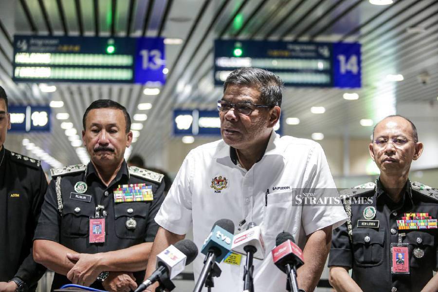 Foreign tourists will be required to fill out the Malaysia Digital Arrival Card (MDAC) three days before their arrival beginning Dec 1, however for the time being, they will be able to do so at the country's entry checkpoints, says Home Minister Datuk Seri Saifuddin Nasution Ismail. - NSTP/HAZREEN MOHAMAD
