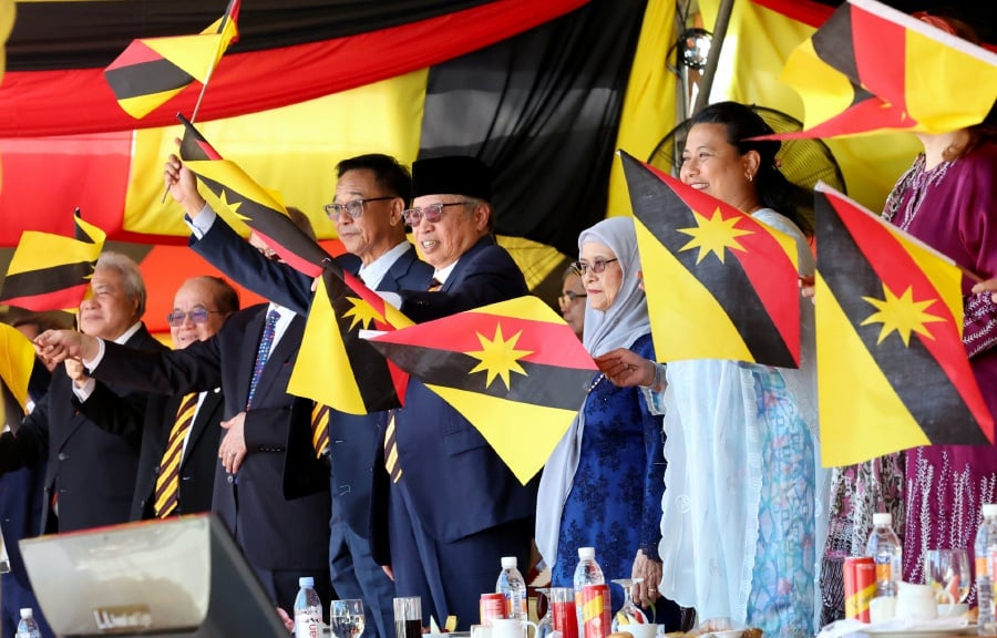 The state flag of Sarawak will now be known as ‘Ibu Pertiwi’ (motherland). - Bernama file pic