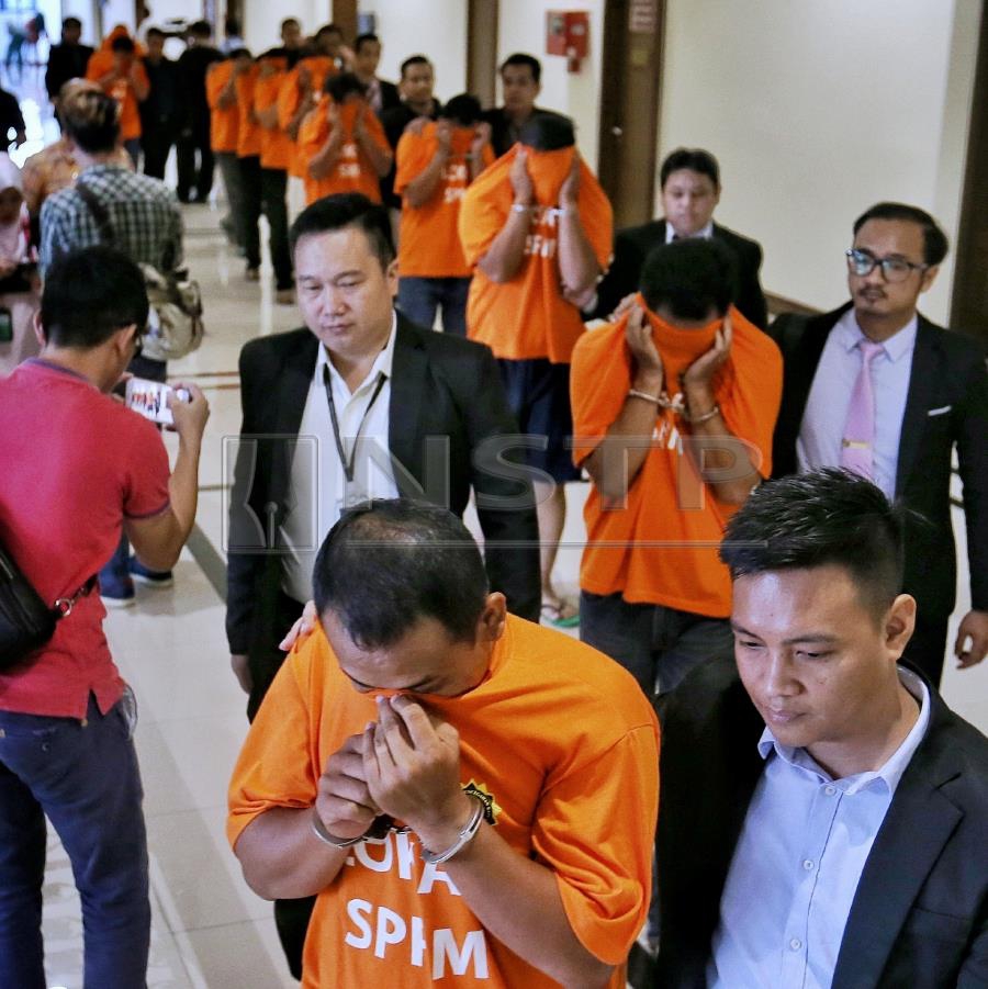 11 cops remanded to assist graft probe | New Straits Times | Malaysia ...