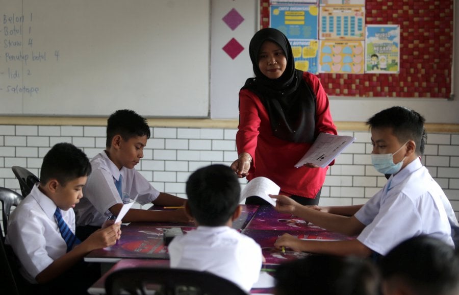 Ministry mulls hiring teaching assistants to reduce teacher workload