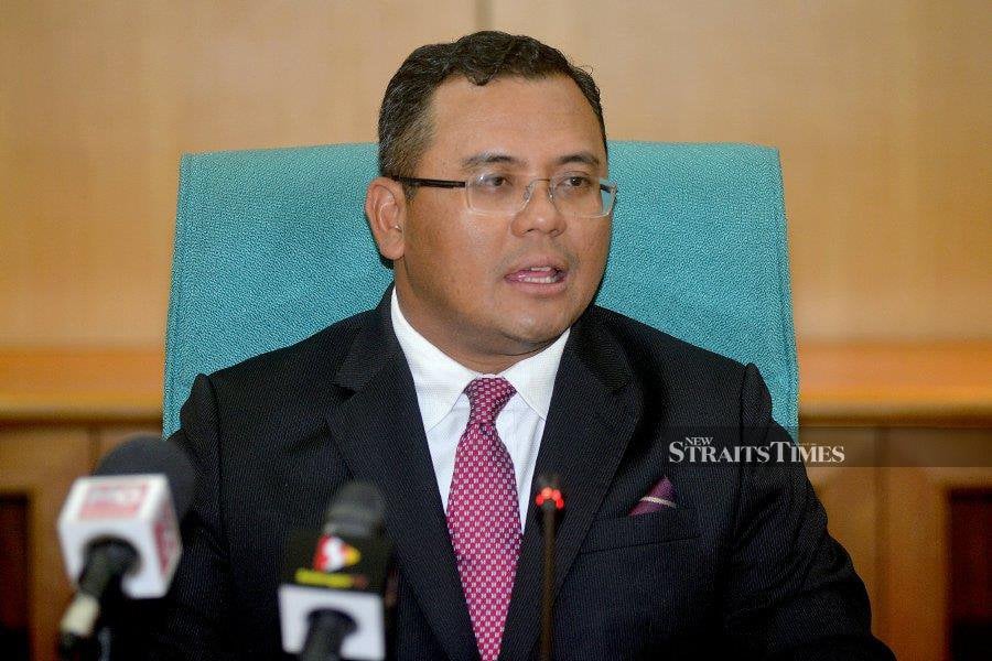 The decision to close schools in Selangor is under the jurisdiction of the state Education Department following discussions with district health centres and the state Health Department, said Menteri Besar Datuk Seri Amirudin Shari. -  STR/FAIZ ANUAR