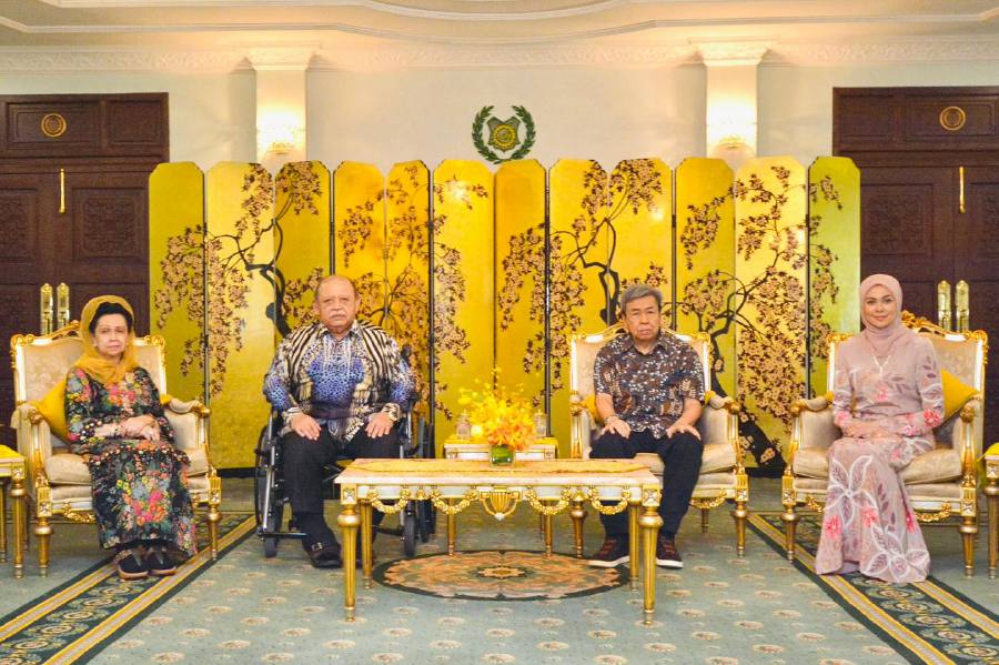 The Selangor royal couple arrived at Istana Arau at about 11 am and spent time with the Raja of Perlis and the Raja Permaisuri of Perlis Tengku Fauziah until late in the evening. - Pic credit Facebook/Selangor Royal Office