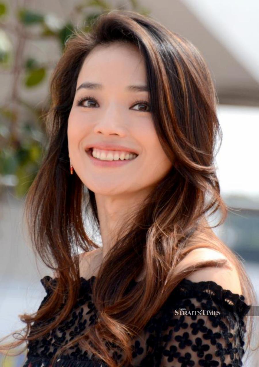 #Showbiz: Shu Qi takes a tumble on stage due to wet weather | New ...