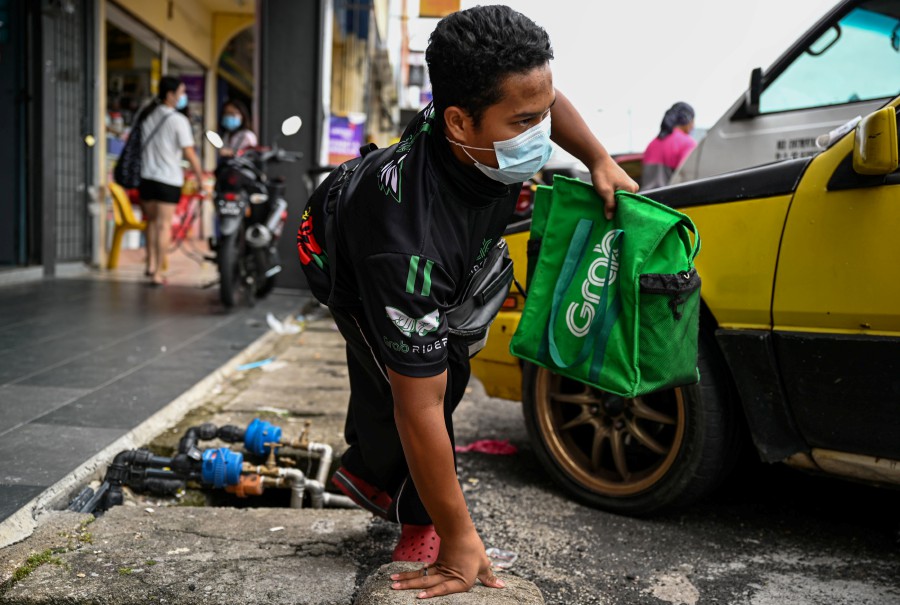 Despite Disability And Discrimination Food Delivery Rider Proves He Is Indeed A Frontliner