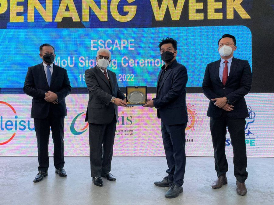 Ahmad Fuzi (second from left) presenting Sim (second from right) with a token of appreciation to commemorate Sim Leisure’s achievements and today’s announcement of bringing ESCAPE to the world stage., With them are Abdul Halim (left) and Yeoh (right). - Pic courtesy of Sim Leisure Group 