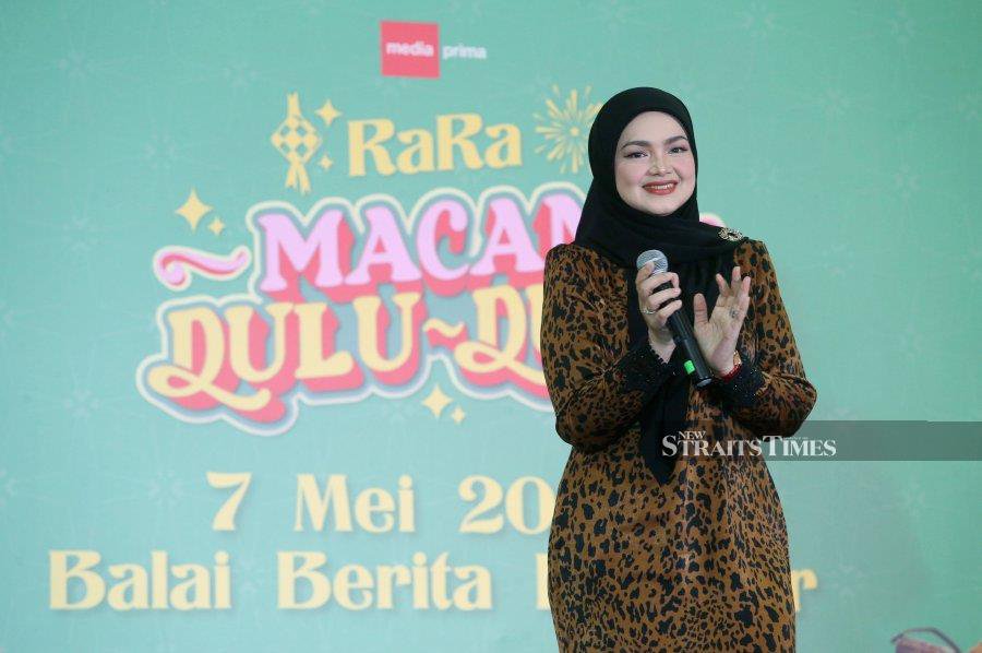 Siti Nurhaliza performed during the MPB’s Hari Raya Aidilfitri open house celebration at Balai Berita Bangsar. -NSTP/ROHANIS SHUKRI