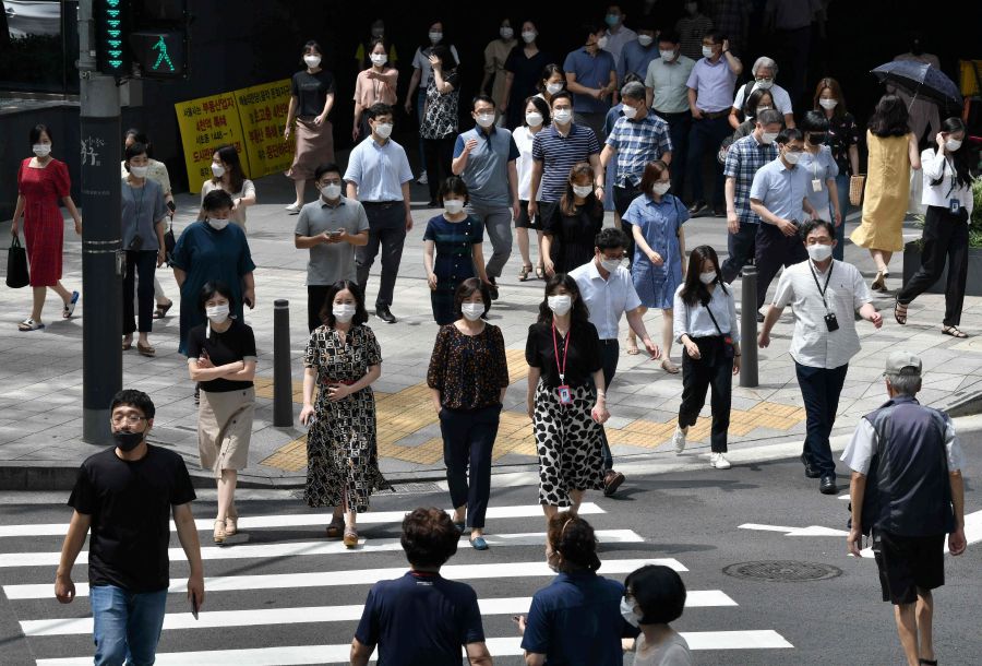 South Korean population shrinks for first time last year