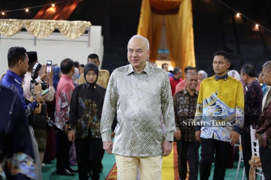 Sultan of Perak Sultan Nazrin Muizzuddin Shah arriving at the Perak state level Hari Raya Aidilfitri celebration. NSTP/L. MANIMARAN