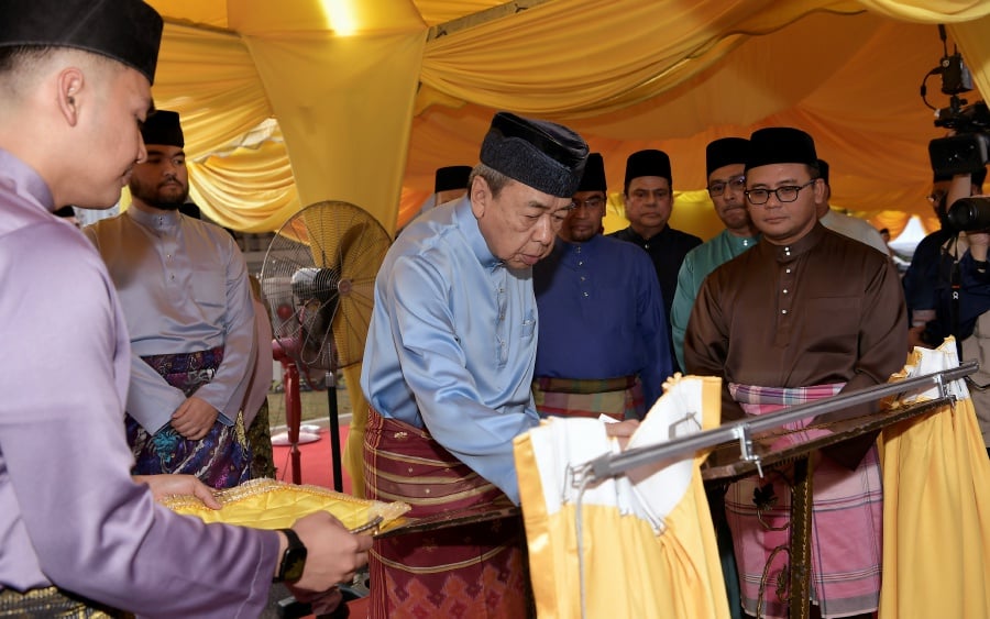 The Sultan of Selangor, Sultan Sharafuddin Idris Shah, graced the opening of the Bandar Saujana Putra Mosque in Kuala Langat today. - Bernama pic