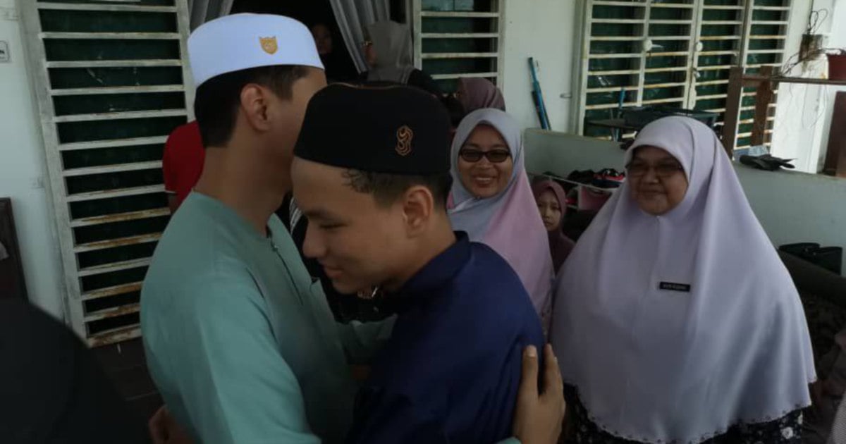 Student who scored 11As in SPM accepts mother's death as test from ...