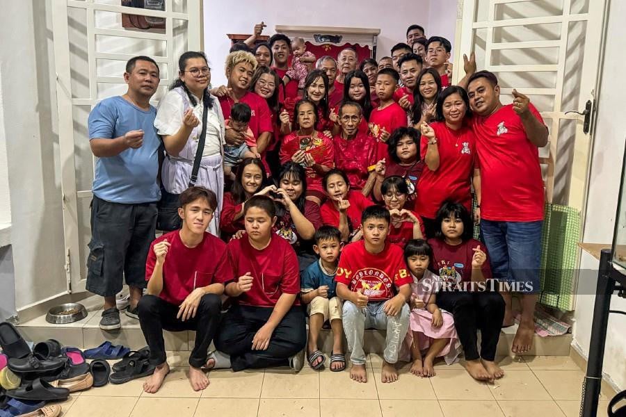 Being a Muslim convert is no obstacle for a young man in continuing with his family’s tradition of celebrating the Chinese New Year. NSTP/GHAZALI KORI