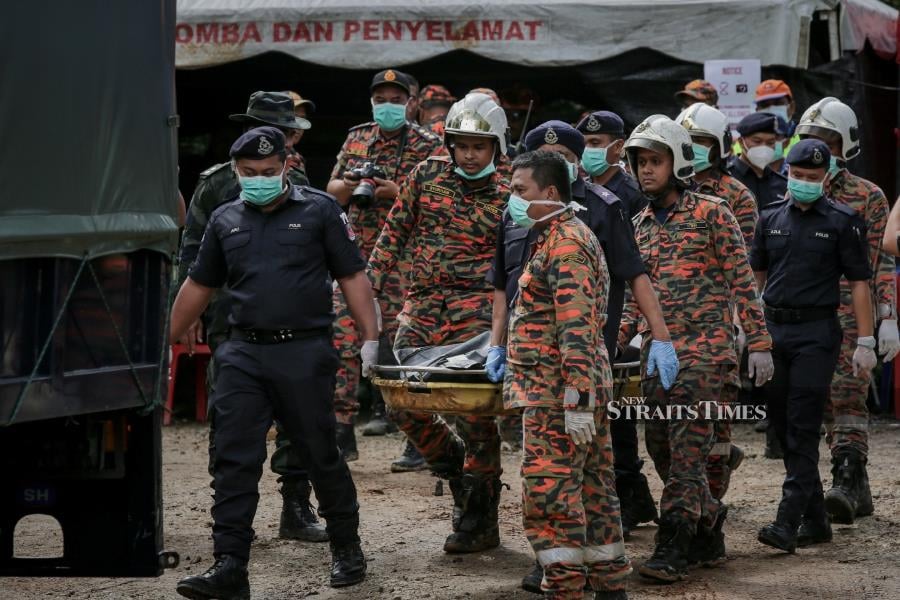 Four Batang Kali Landslide Victims Buried Under 7m Of Mud | New Straits ...