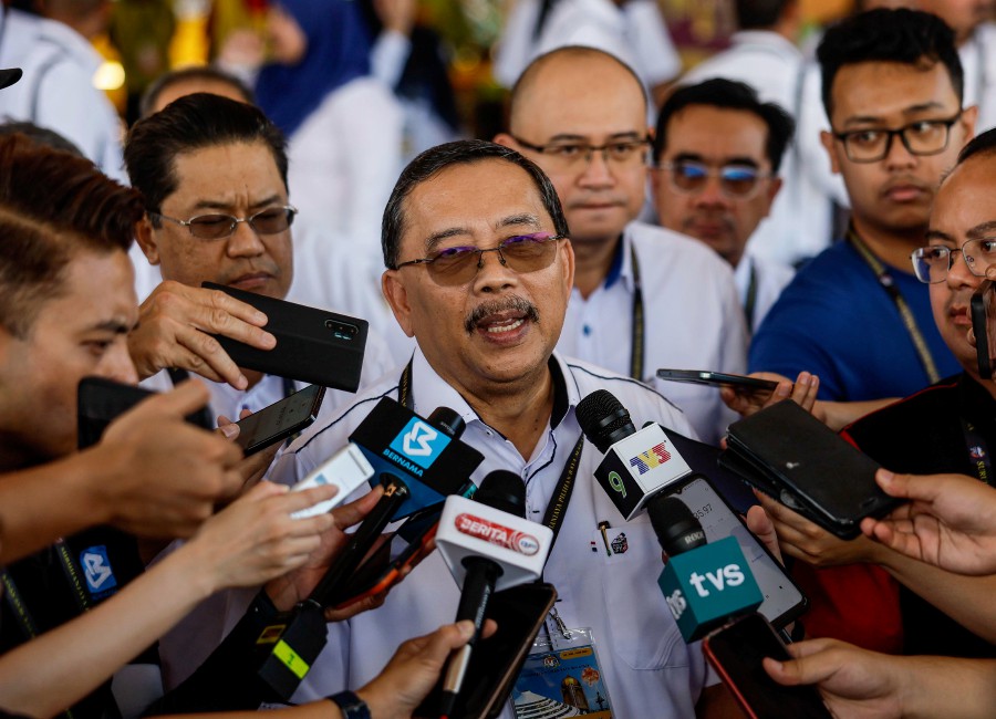 Election Commission (EC) chairman Tan Sri Abdul Ghani Salleh said the early results was because the furthest area in the constituency was only about an hour away. BERNAMA PIC