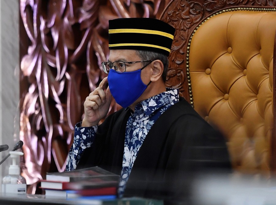 Dewan Rakyat Speaker Tan Sri Azhar Azizan Harun today rejected the opposition’s motion to discuss issues related to Malaysian Anti-Corruption Commission (MACC) chief commissioner Tan Sri Azam Baki's share ownership in the house.- BERNAMA Pic