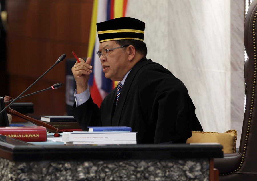 Dewan Rakyat Speaker Tan Sri Johari Abdul said he had received the application today (November 9) and will hold a meeting with the MPs involved soon to discuss the matter. - Bernama pic