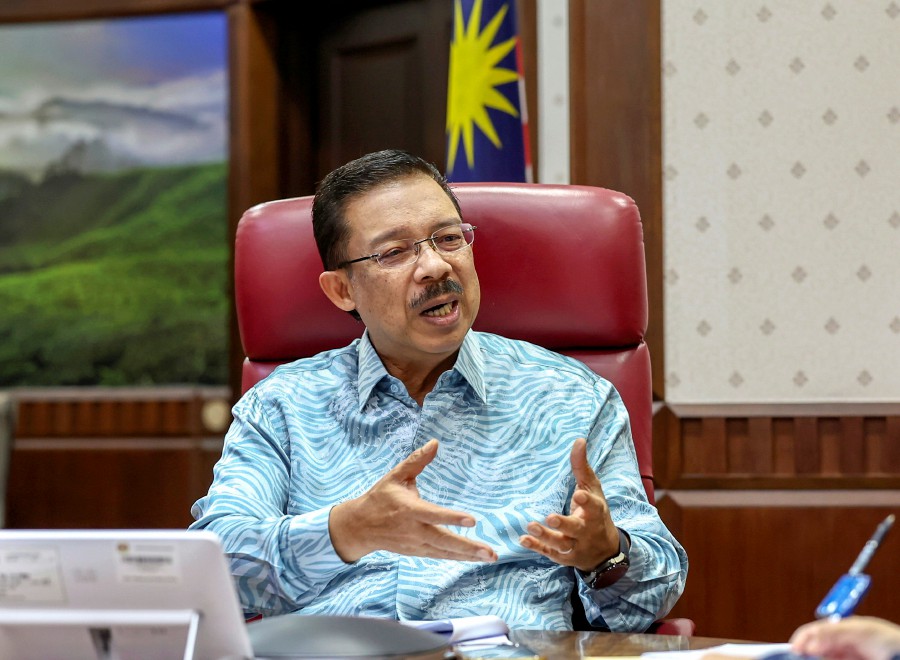 Outdated regulations in the civil service that are no longer suitable will be amended to speed up the process of implementing projects, especially those that will benefit the people, said Chief Secretary to the Government Tan Sri Mohd Zuki Ali. BERNAMA PIC