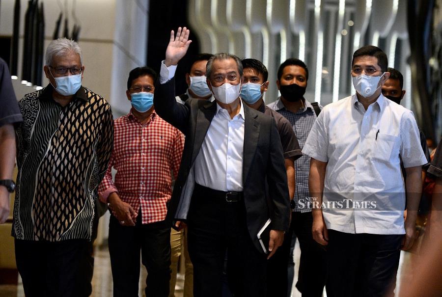 Muhyiddin (second from right) said this in a Facebook post today following a surge in infections in several districts of Negri Sembilan, Melaka, Perak and Johor, which have become yellow or red zones within just one or two weeks. - Photo by Bernama. 