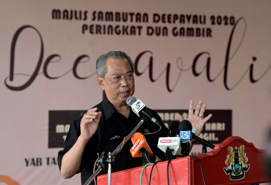 The Perikatan Nasional (PN) government deems it crucial to reinstate Felda as a private company and rightly return it to its two million or more settlers, said Prime Minister Tan Sri Muhyiddin Yassin. - Bernama photo. 