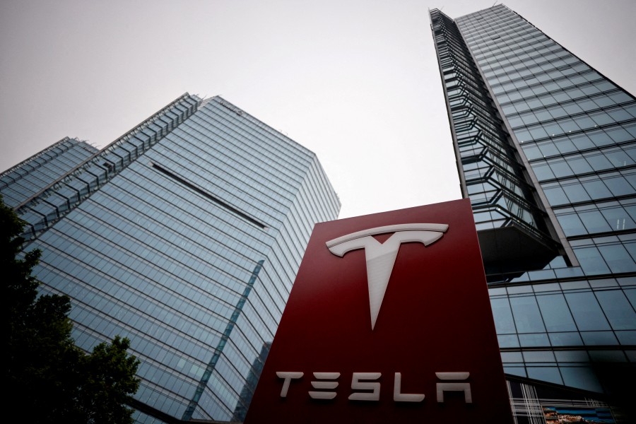 thousands-line-up-for-tesla-malaysia-s-job-interview-new-straits