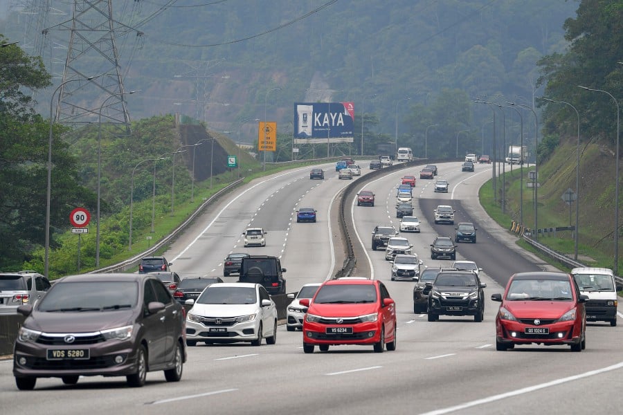 Traffic flow on several major highways was reported to be smooth as of 8am today, with no significant congestion observed. Bernama Pic.