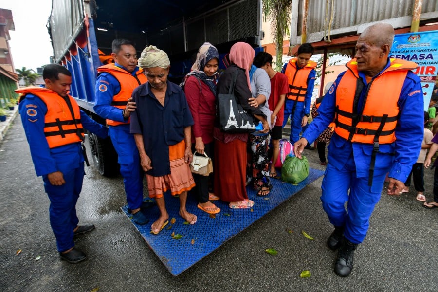 Number Of Flood Evacuees Rises In Pahang, Perak, Terengganu, Johor ...