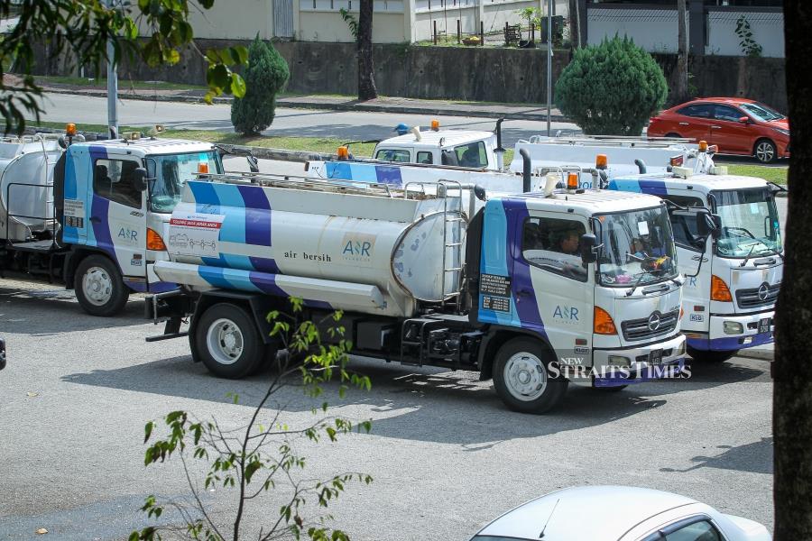 Pengurusan Air Selangor Sdn Bhd (Air Selangor) corporate communications head Elina Baseri said the restoration in affected areas varied depending on the location of the consumers’ premises and water pressure of the supply distribution system. - NSTP/AZIAH AZMEE