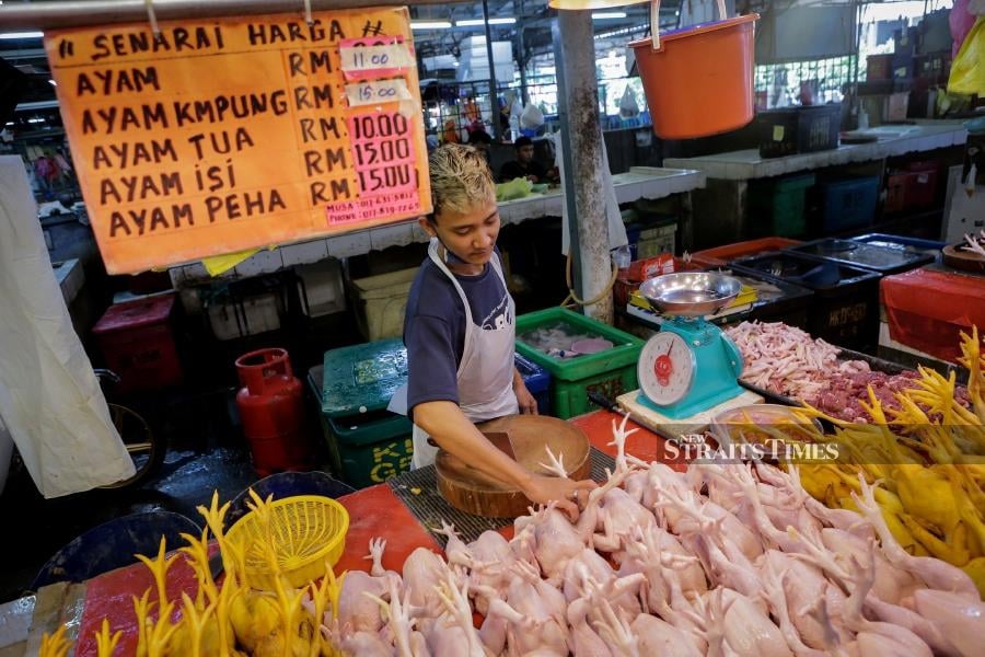 Chicken prices are expected to rise next month when the floating price system begins following the end of the maximum retail price scheme on June 30. - NSTP/ASYRAF HAMZAH
