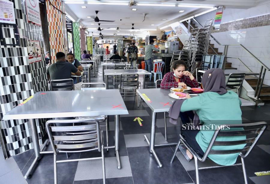 Social activist Tan Sri Lee Lam Thye calls on the NSC to review the 2-person per table policy when it comes to dine-in at eateries. - NSTP/FATHIL ASRI, for illustration purposes only