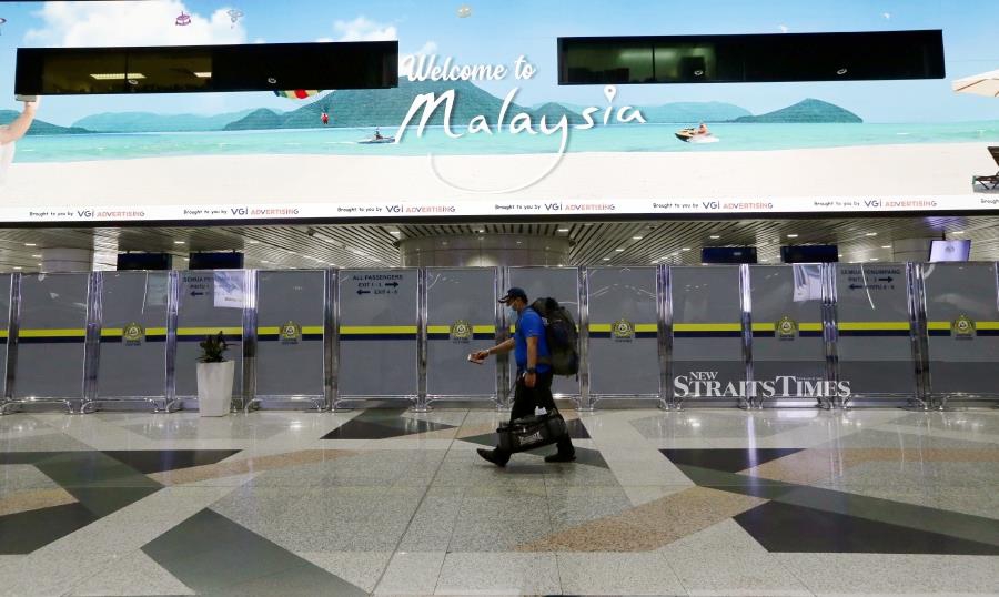 Malaysia Airports Holdings Bhd (MAHB) chairman Datuk Seri Dr Zambry Abdul Kadir, on Monday, said MAHB will wait for the Health Ministry to release the guidelines on air travel to contain the spread of the Omicron variant. - NSTP/MOHD FADLI HAMZAH
