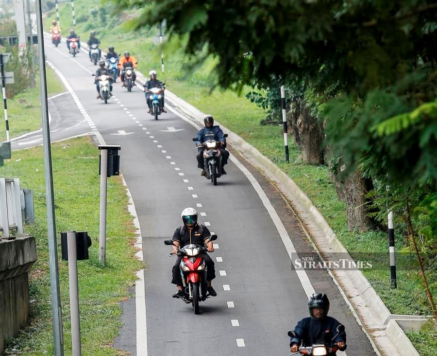 (File pix) Safety of motorcycle riders can be heightened if licensing process is enhanced to include more road safety skills. Pix by NSTP/Aizuddin Saad
