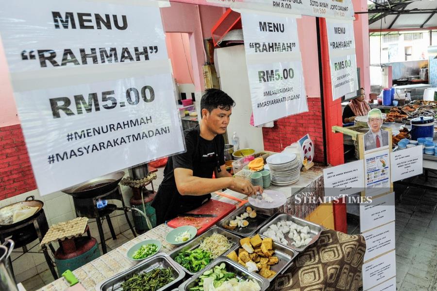 Following the launch of Menu Rahmah by the Domestic Trade and Cost of Living Ministry on Jan 31, more than 15,000 restaurants have joined in to offer the RM5 meals. - NSTP/AIZUDDIN SAAD