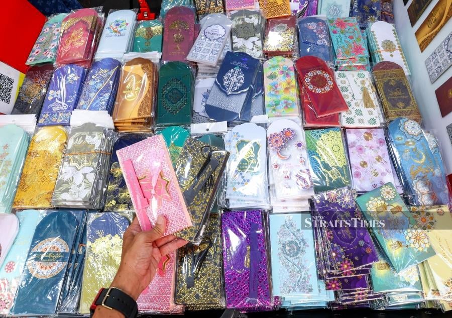 In the past,” duit raya” or Raya money packet, was normally given in colourful envelopes with various patterns, and receiving it was happiness and the most joyful moment, especially for children, making the Hari Raya celebration merrier. - NSTP/ASWADI ALIAS