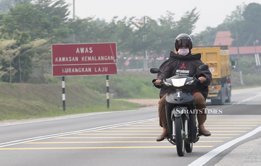 The public, especially children, the elderly and those with heart diseases, need to reduce activities that expose them to the haze. NSTP/IQMAL HAQIM ROSMAN