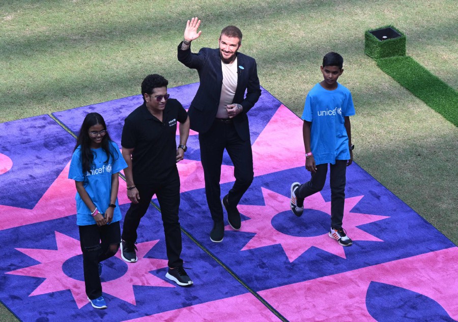 Former English football player David Beckham (2R) along with India's former cricket player Sachin Tendulkar (2L) waves towards his fans before the start of the 2023 ICC Men's Cricket World Cup one-day international (ODI) first semi-final match between India and New Zealand at the Wankhede Stadium in Mumbai on November 15, 2023. AFP PIC