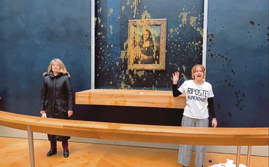 Activists splash soup on glass protected Mona Lisa NSTTV