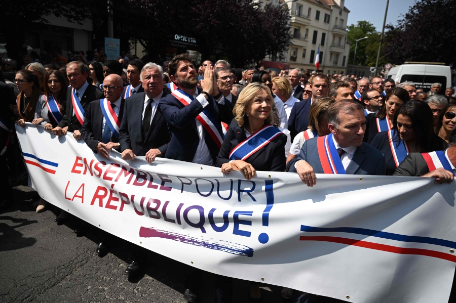 The Mayor of L'Hay-les-Roses Vincent Jeanbrun (6thL) gestures next to a banner reading "together for the republic" held by to President of French ruling liberal party Renaissance's parliamentary group at the National Assembly Aurore Berge. (Photo by Emmanuel DUNAND / AFP)