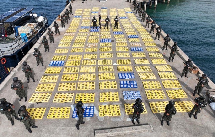 Members of the Honduran Naval Force next to packs of suspected cocaine in Cabo Gracias a Dios. Honduras seized at least three tons of suspected cocaine being transported by five men in a boat intercepted by the Navy in Caribbean waters, an official source reported on Sunday (July 28). — AFP 