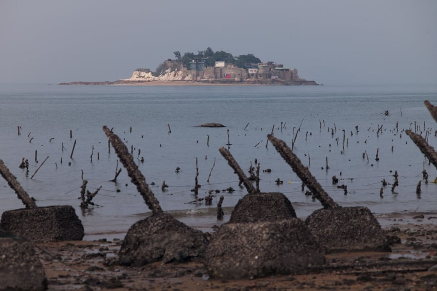 Spikes jut from the beaches of Taiwan's Kinmen island, military checkpoints serve as traffic roundabouts and bunkers double up as tourist cafes -- reminders everywhere of the conflict decades earlier with Chinese communist forces. (Photo by Sam Yeh / AFP)