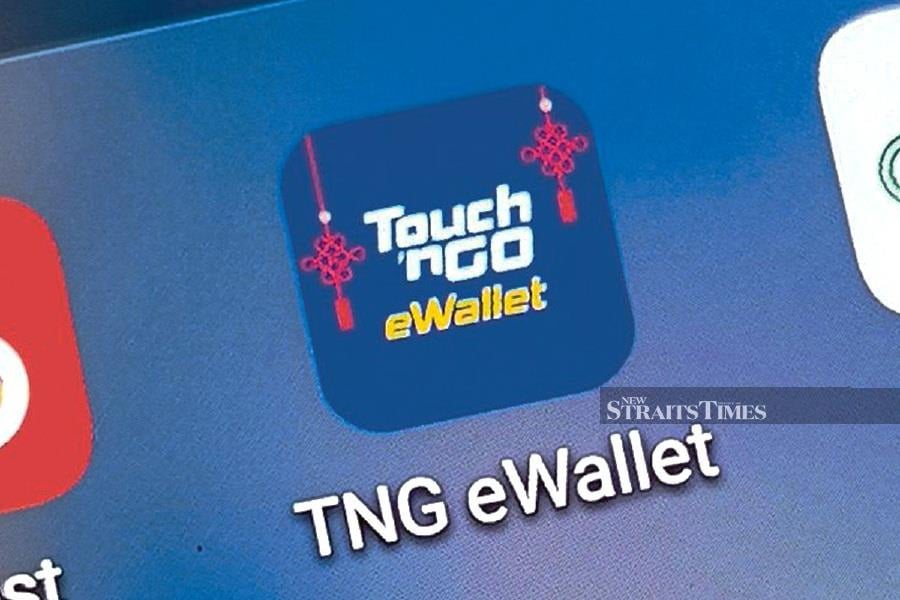 TNG Digital Sdn Bhd (TNGD) is set to impose a one percent fee for all top-ups to the Touch 'n Go eWallet (TNG eWallet) using credit cards starting from Feb 23. - NSTP file pic