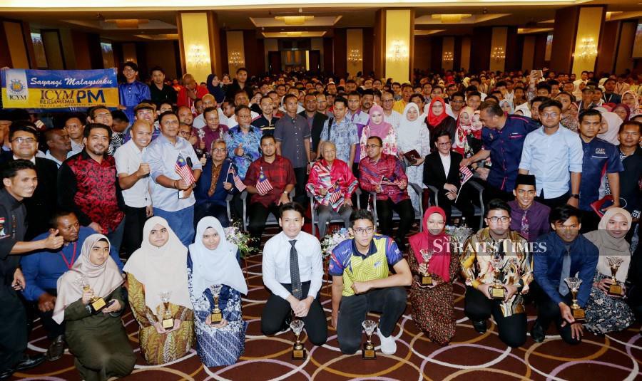 Political conflict is the main reason why the Malays and Muslims in the country are weak and disunited, said Tun Dr Mahathir Mohamad. -- NSTP/KHAIRUNISAH LOKMAN.