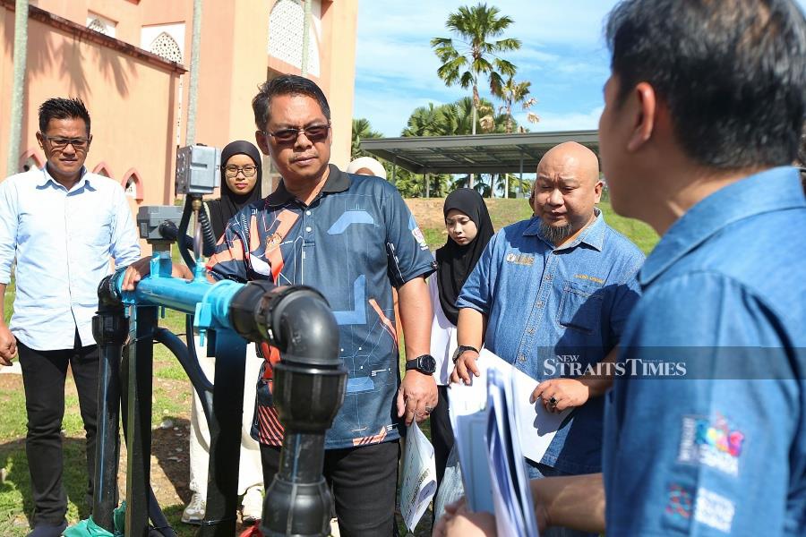 Deputy Higher Education Minister Datuk Mustapha Sakmud inspecting the completed tube wells at the Universiti Malaysia Sabah campus today.NSTP/Mohd Adam Arinin